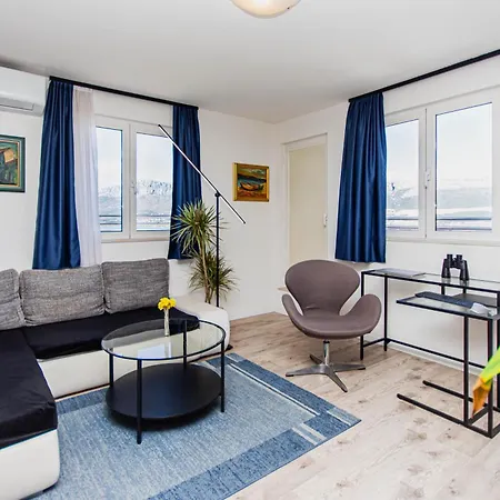 Penthouse Nevena Σπλιτ